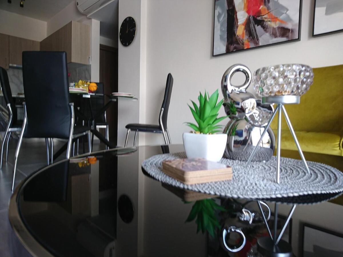 1-2bd Apartment *