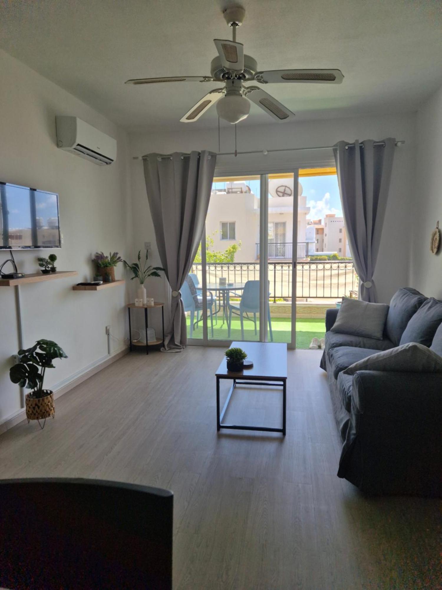 Sea View Apartment *