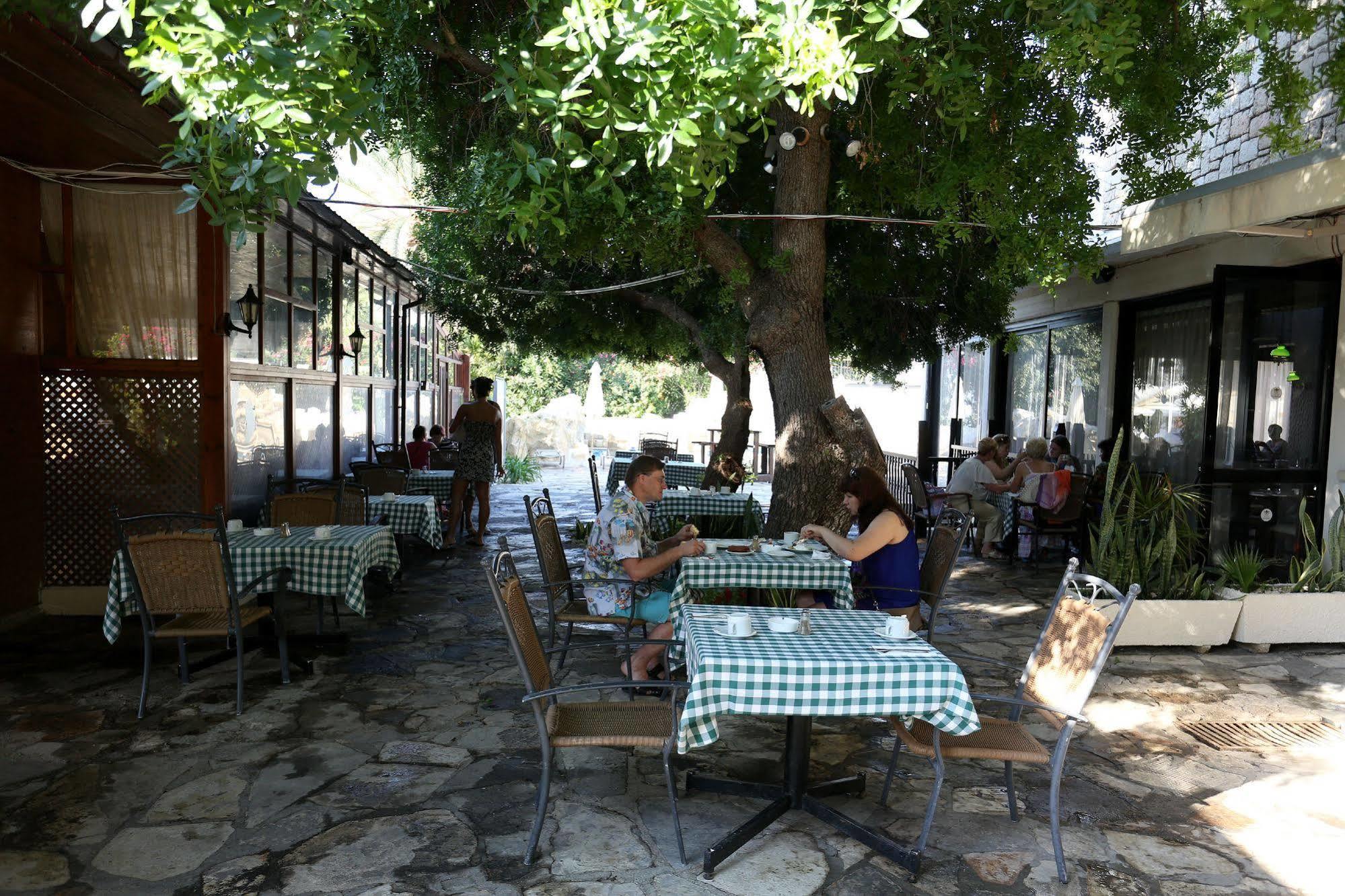 Dionysos Hotel